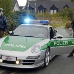Немецкие полицейские задержали BMW-бассейн