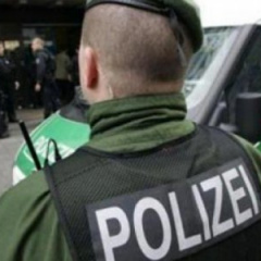 Немецкие полицейские задержали BMW-бассейн