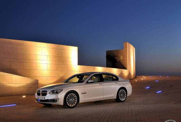 Как заказать уникальную курсовую работу по автомобильной промышленности BMW 7 серия F01-F02