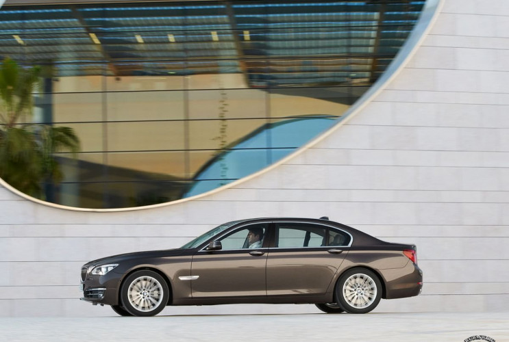 Как заказать уникальную курсовую работу по автомобильной промышленности BMW 7 серия F01-F02