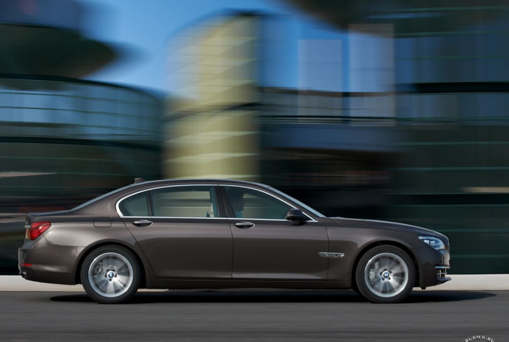 Как заказать уникальную курсовую работу по автомобильной промышленности BMW 7 серия F01-F02