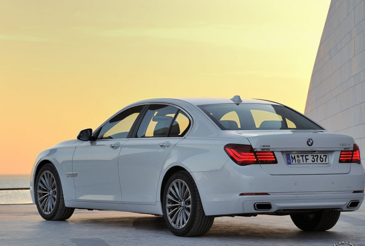 Как заказать уникальную курсовую работу по автомобильной промышленности BMW 7 серия F01-F02