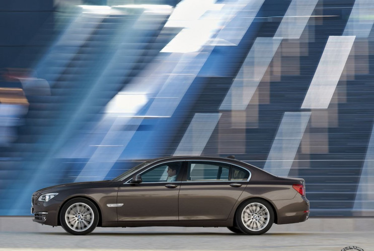 Как заказать уникальную курсовую работу по автомобильной промышленности BMW 7 серия F01-F02
