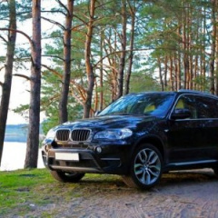 BMW X5 - один из самых популярных кроссоверов премиум класса