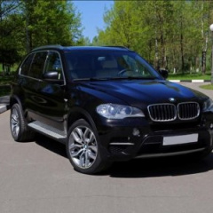 BMW X5 - один из самых популярных кроссоверов премиум класса