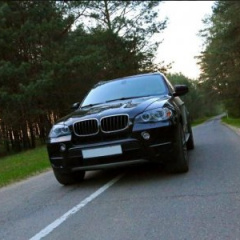 BMW X5 - один из самых популярных кроссоверов премиум класса