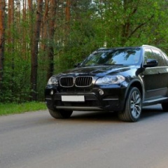 BMW X5 - один из самых популярных кроссоверов премиум класса