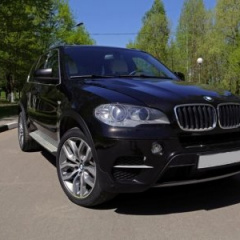 BMW X5 - один из самых популярных кроссоверов премиум класса