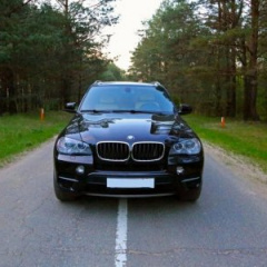 BMW X5 - один из самых популярных кроссоверов премиум класса