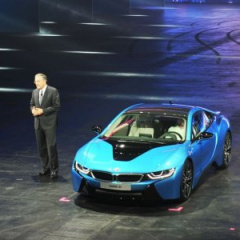 Представлен серийный BMW i8