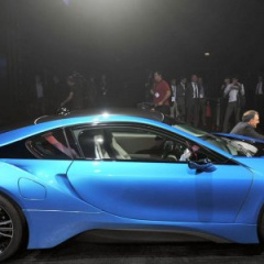 Представлен серийный BMW i8