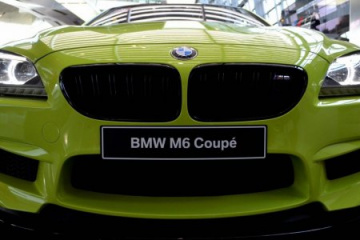 Девушка тестирует BMW 6 series Coupe 2011 BMW 6 серия F12-F13