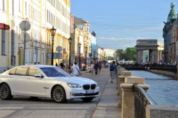 Проверка состояния, замена щеток и регулировка угла стеклоочистителей BMW 7 серия F01-F02