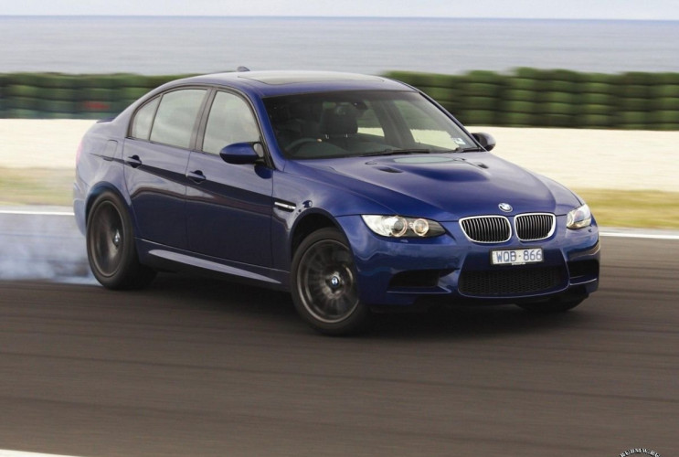 Как заказать уникальную курсовую работу по автомобильной промышленности BMW 3 серия E90-E93