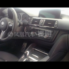 В сеть попали шпионские фото салона нового BMW M3