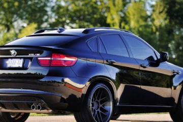 BMW X6M с дисками Strasse Wheels BMW X6 серия E71