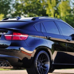 BMW X6M с дисками Strasse Wheels