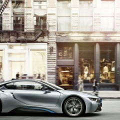 BMW i8 показали в Дубаи