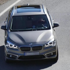 Новые фото переднеприводного компактвена BMW