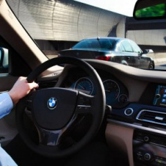 В автомобилях BMW появится реклама