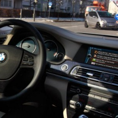 В автомобилях BMW появится реклама