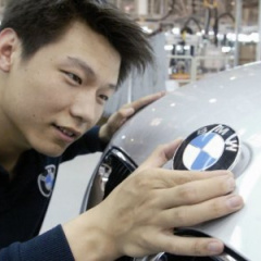 BMW начнет собирать моторы в Китае
