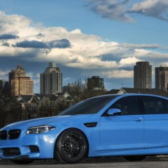 BMW M5 (F10) от ателье IND в цвете Marina Blue