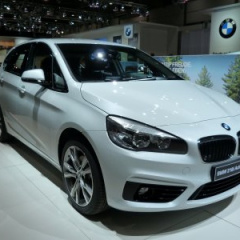 BMW 218i Active Tourer в цвете Alpine White