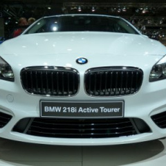 BMW 218i Active Tourer в цвете Alpine White