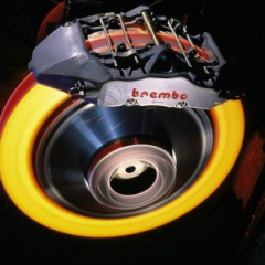 Тормозные механизмы Brembo для BMW M3 и BMW M4