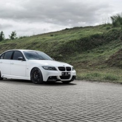 Индонезиский тюнинг для BMW 3 Series (E90)