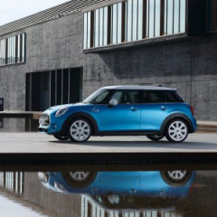 Озвучены российские цены на пятидверный Mini Cooper