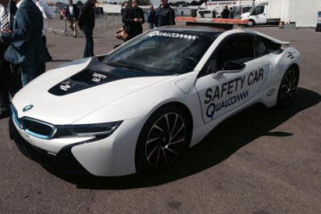 BMW i8 в роли автомобиля безопасности первого в мире электрического чемпионата BMW BMW i Все BMW i