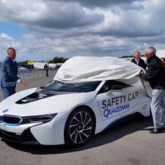 BMW i8 в роли автомобиля безопасности первого в мире электрического чемпионата