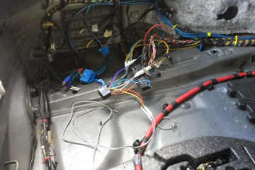 BMW 645 Не работает дисплей. Куча проводов в багажнике. Нужна Ваша помощь.