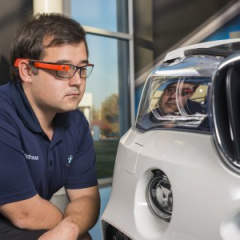 Работникам американского завода BMW выдали очки Google Glass