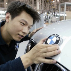 BMW выплатит китайским дилерам 820 млн $