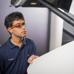 BMW создаст очки виртуальной реальности для парковки