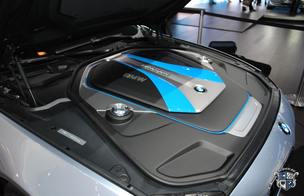 BMW и Nissan расширят сеть электрозаправок