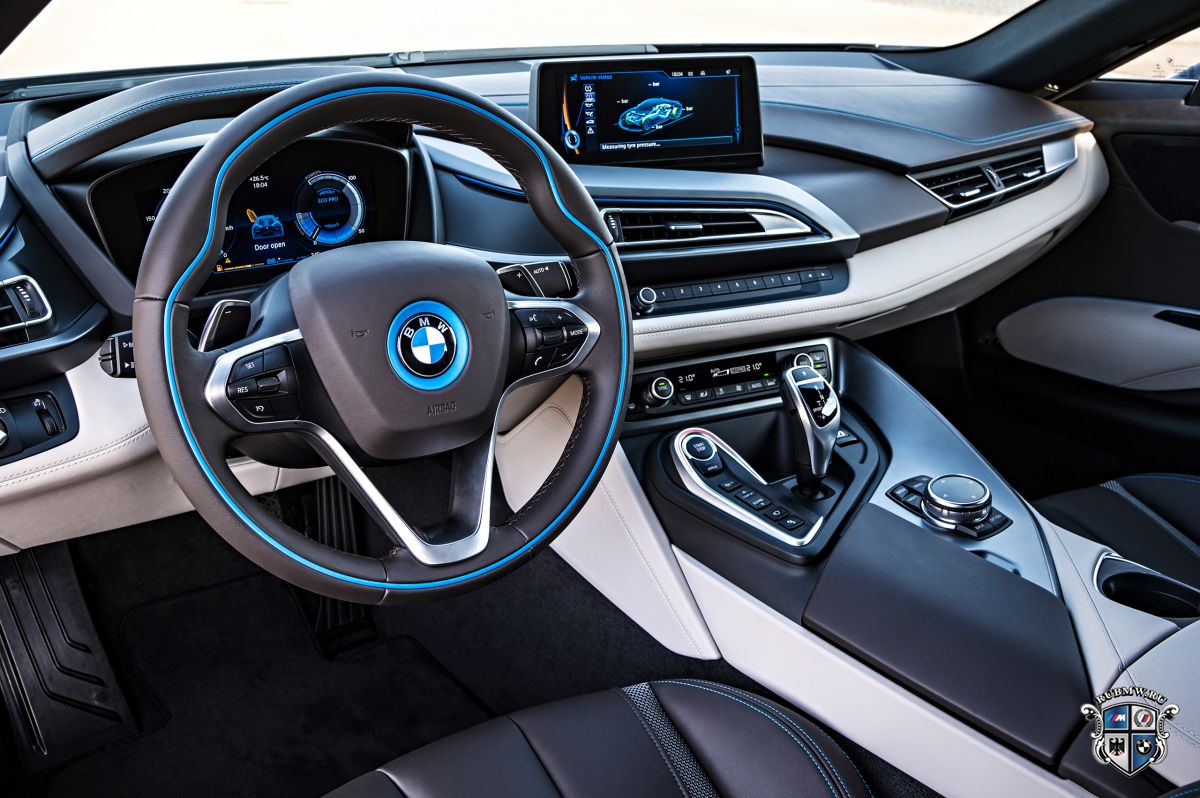 "Заряженный" BMW i8 появится в 2016 году