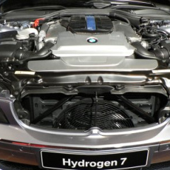 К 2020 году BMW создаст водородный автомобиль