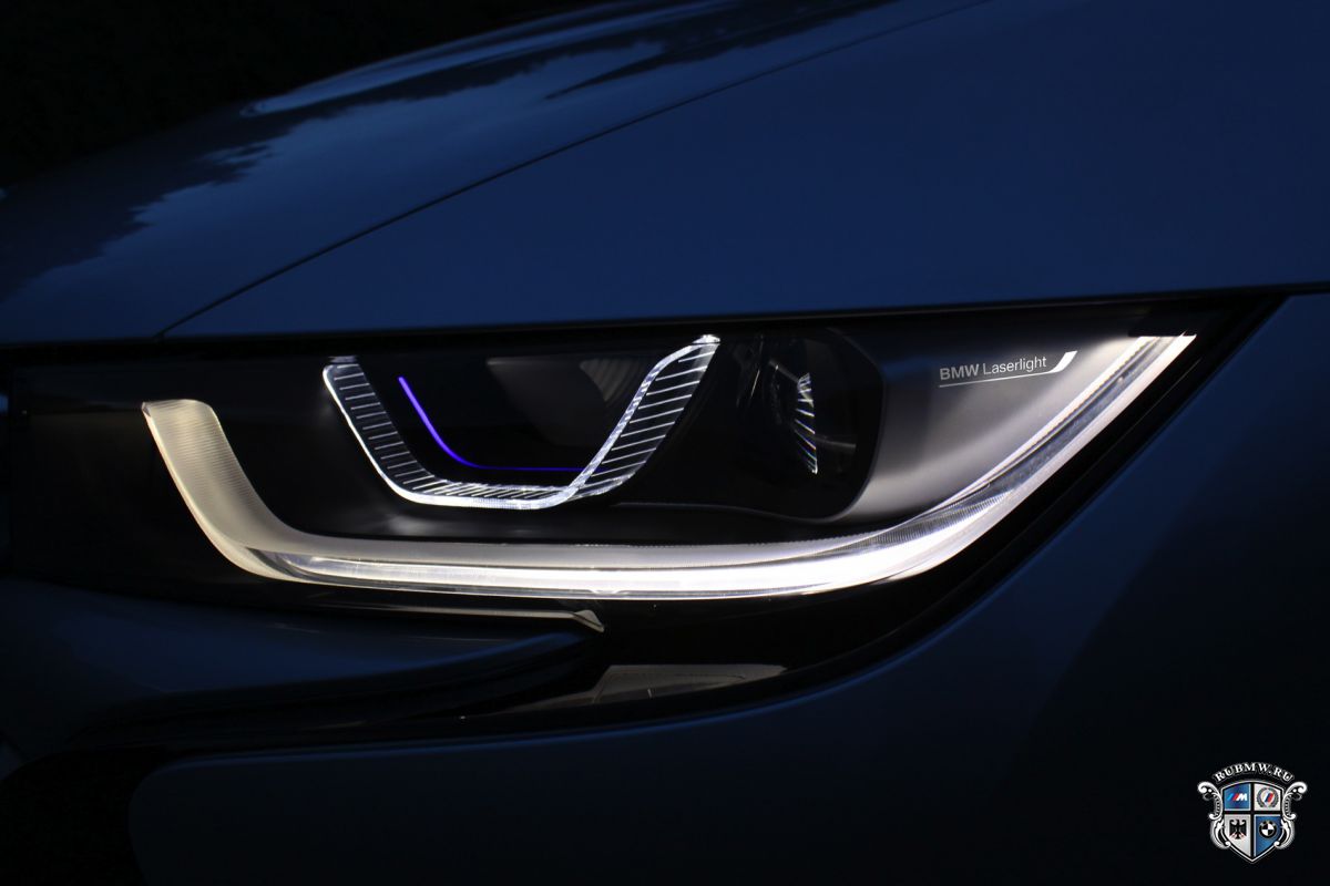 Лазерная оптика BMW i8 еще не одобрена в США
