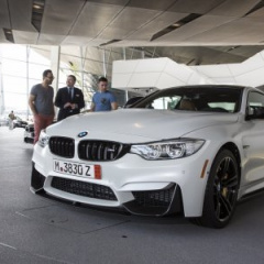 В музее BMW Welt вручили BMW M3 и M4 клиентам из Канады