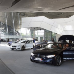 В музее BMW Welt вручили BMW M3 и M4 клиентам из Канады