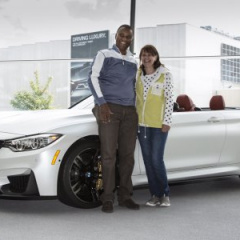 В музее BMW Welt вручили BMW M3 и M4 клиентам из Канады