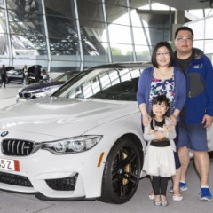 В музее BMW Welt вручили BMW M3 и M4 клиентам из Канады