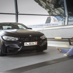 В музее BMW Welt вручили BMW M3 и M4 клиентам из Канады