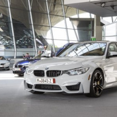 В музее BMW Welt вручили BMW M3 и M4 клиентам из Канады