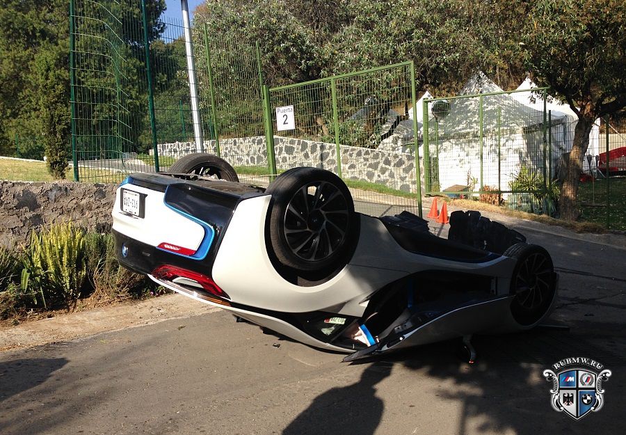 В Мексике произошла серьезная авария с BMW i8