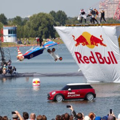 Red Bull Flugtag 2015: MINI окрыляет